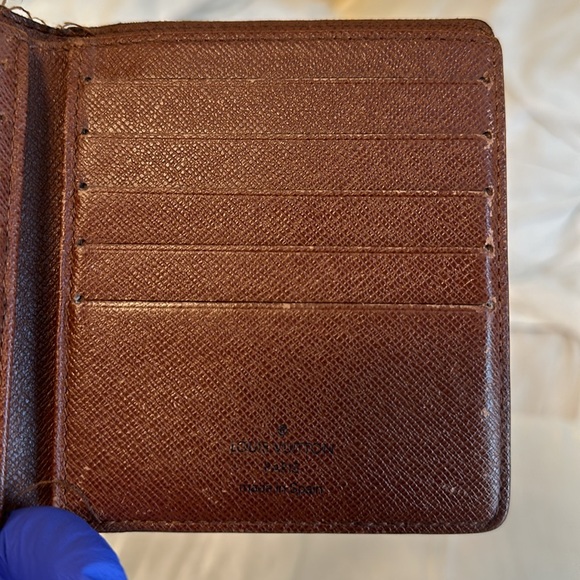 Louis Vuitton - Unisex Mono Bifold Wallet - Picture 11 of 15